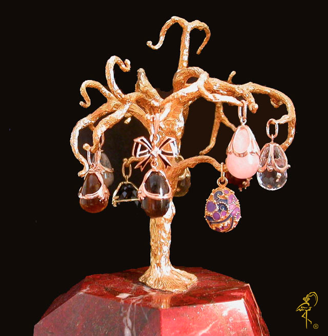 Carving Museum: Gold Plated Tree and golden easter eggs Carving Museum: Golden Tree